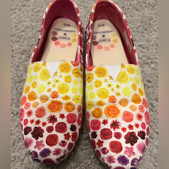 Toms Shoes - Womens Tom’s shoes size 7.5